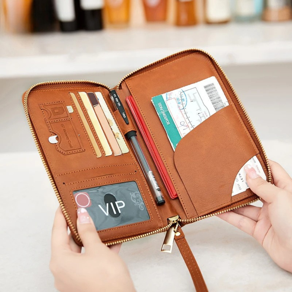 Cuirévo™ – Portefeuille RFID Chic pour Voyageurs Modernes.